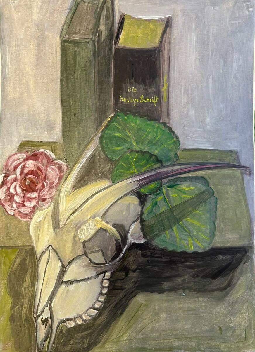 Stillleben mit Tierschädel, Rose und altem Buch